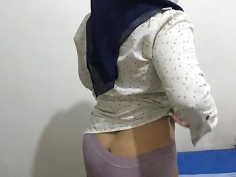 Super-fucking-hot MUMMY satiates her hotwife husband with a warm night out