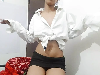 Check out this super warm Desi chick finger-banging her shaven cootchie and getting super-naughty with her hairiest locks