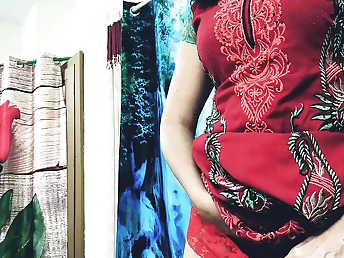 Scorching Indian wifey takes a xxx plumbing on webcam in a homemade movie