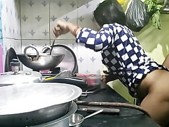 Desi maid Mumbai Ashu gets ruined by the village maid while the village maid is gone (Hindi Clear Audio)
