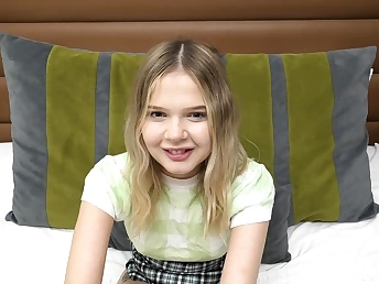 Supah cute 85lbs light-haired teen deepthroats a fat manstick in this P
