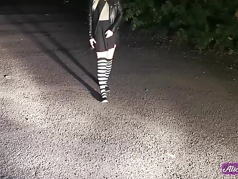 Russian College Chick Decided To Wank Her Cunt At Night On The Street In The Light Of Headlights