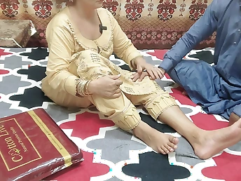 Desi Stepmom anent natural tits fucks say no to hubby's pal in doggy style while he watches in Hindi audio