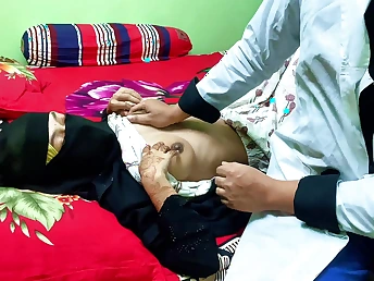 Desi Aunty gets the brush cock-squeezing butt penetrated stiff & cums with a glad completing