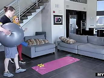 Anissa Kate's Muslim MILF keeps body be incumbent on mortal physically & the brush trainer - utter vid