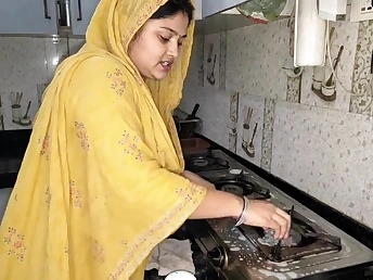 Freshly Married Pakistani Desi Bhabhi gets naughty with the Israel Army Girls in hijab