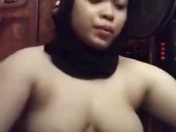 Beau and Awek Melayu's steamy movie night crumbs with a wet squirt