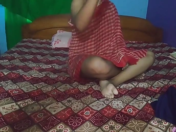 Super-steamy Indian PLUS-SIZE Pedigree Indian Desi Bhabhi Arrogantly Damsel gets ate and gargles on the top of a ample clittie